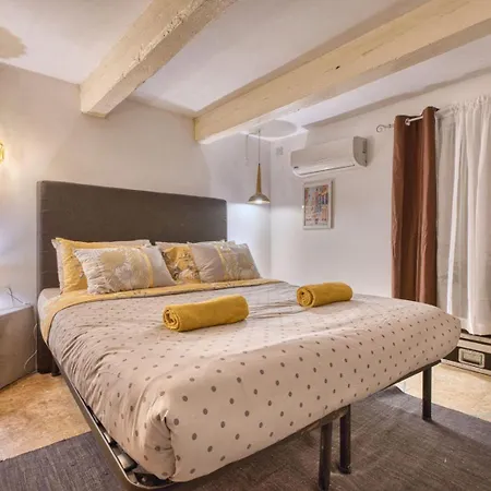 Archbishop Street Apartment