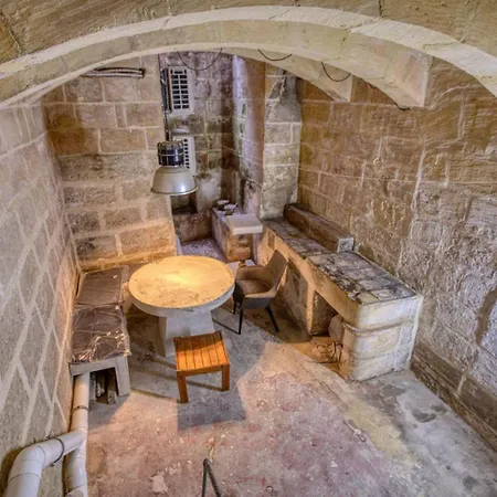 Archbishop Street Apartment