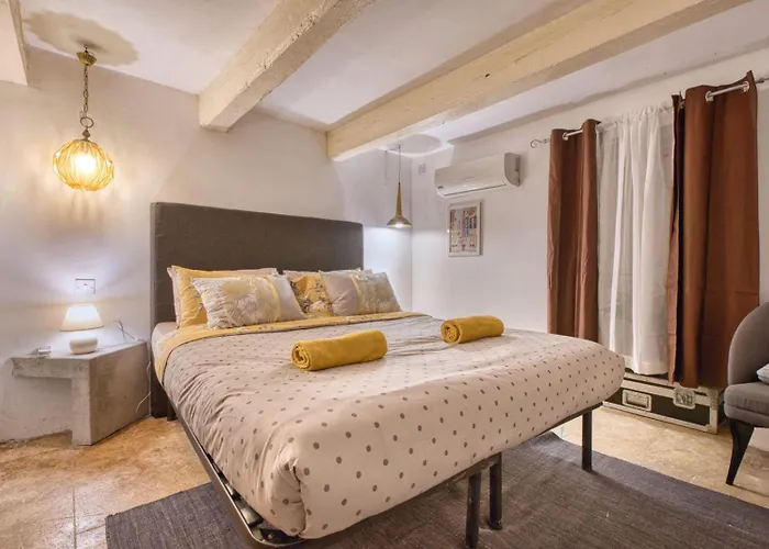 Archbishop Street Apartment