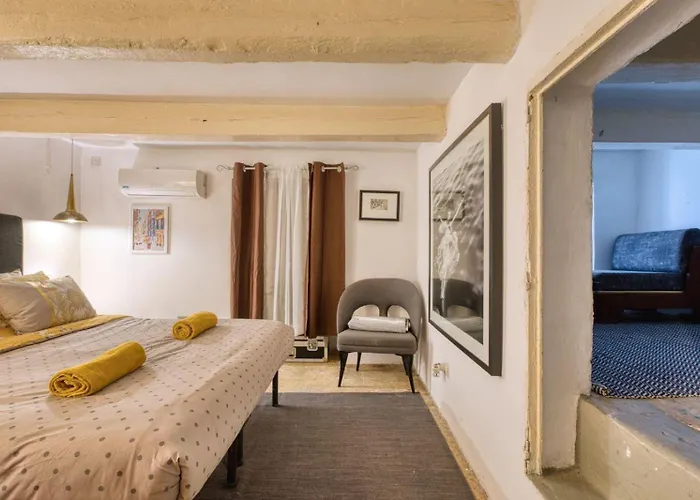 Archbishop Street Apartment *