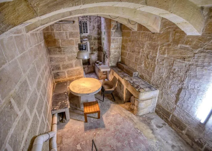 Archbishop Street Apartment